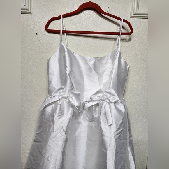 White Taffeta Bow Midi Dress - Picture 7 of 10